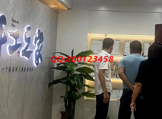 8月21日，產(chǎn)品種類多，手工技能簡(jiǎn)單，可以寄到家做的手工活，勵(lì)志珠珠繡手工活外發(fā)加工項(xiàng)目大家都可以做，圖為手工之家接待考察加工客戶剪影