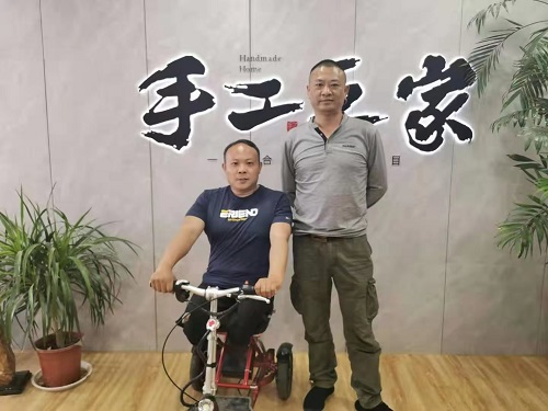 一次獎(jiǎng)金100000元，做珠繡非遺手工，我驕傲！--- ---記湖南湘西代理周總在手工之家領(lǐng)取獎(jiǎng)金