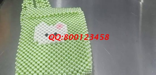 9月14日，正規(guī)供料的手工活，選外發(fā)手工活就要找正規(guī)企業(yè)、合適的手工，圖為勵志珠珠繡串珠產(chǎn)品（珠包）實拍