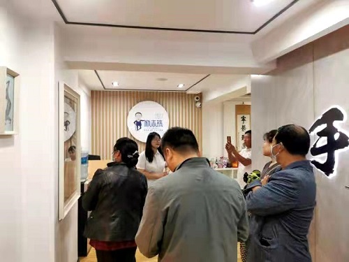 做好珠繡手工，助力鄉(xiāng)村振興 --- --- 記邯鄲學(xué)院宋主任一行蒞臨手工之家參觀指導(dǎo)