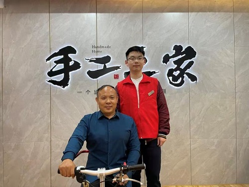 10月7日，正規(guī)可靠，拿回家做的手工活，可以寄到家做的手工活代理加工項(xiàng)目，就選這里，圖為手工之家優(yōu)秀繡娘培訓(xùn)會(huì)剪影
