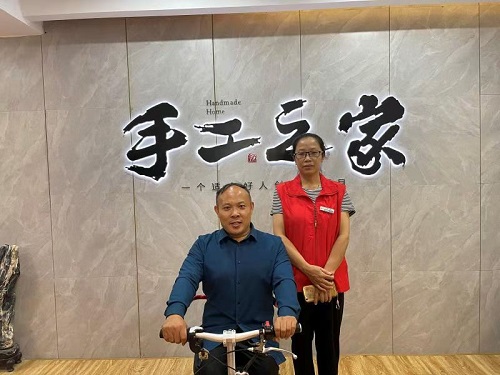 10月7日，正規(guī)可靠，拿回家做的手工活，可以寄到家做的手工活代理加工項(xiàng)目，就選這里，圖為手工之家優(yōu)秀繡娘培訓(xùn)會(huì)剪影