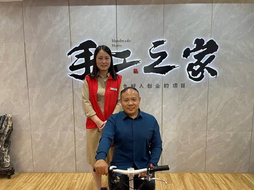 10月7日，正規(guī)可靠，拿回家做的手工活，可以寄到家做的手工活代理加工項(xiàng)目，就選這里，圖為手工之家優(yōu)秀繡娘培訓(xùn)會(huì)剪影