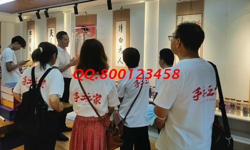 10月11日，想接正規(guī)廠家的手工活，找拿回家做的手工活，看好這兩點，可以放心選擇了，圖為手工之家優(yōu)秀繡娘往期培訓會剪影