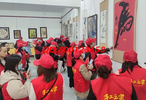 11月27日，可以帶回家做的手工活，手工活代加工，選擇非遺傳統(tǒng)珠繡就對(duì)了，圖為手工之家優(yōu)秀繡娘歷次線下培訓(xùn)會(huì)剪影