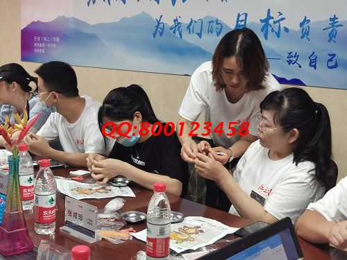 11月27日，可以帶回家做的手工活，手工活代加工，選擇非遺傳統(tǒng)珠繡就對(duì)了，圖為手工之家優(yōu)秀繡娘歷次線下培訓(xùn)會(huì)剪影