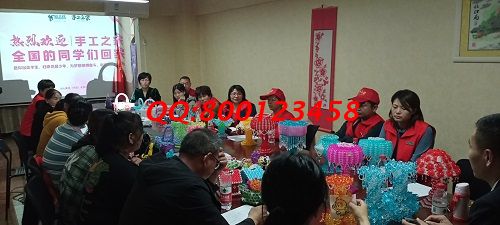 11月27日，可以帶回家做的手工活，手工活代加工，選擇非遺傳統(tǒng)珠繡就對(duì)了，圖為手工之家優(yōu)秀繡娘歷次線下培訓(xùn)會(huì)剪影
