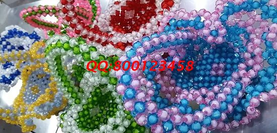 11月6日，在家做手工活掙錢，可以寄到家做的手工活代理加工項目，就選這個正規(guī)可靠、制度完善的手工之家，圖為勵志珠珠繡串珠成品實(shí)拍