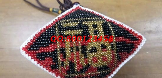 11月10日，想做手工活掙錢，正規(guī)手工活外發(fā)加工項(xiàng)目可以自己做，也可以代理加工，圖為勵(lì)志珠珠繡小飾品成品實(shí)拍