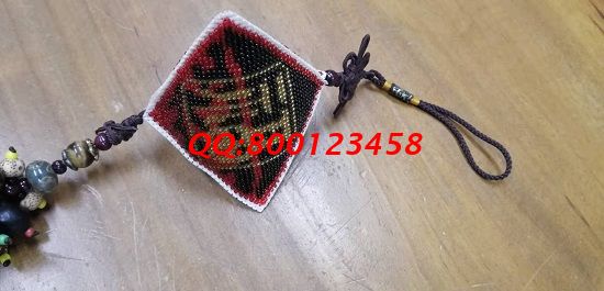 11月10日，想做手工活掙錢，正規(guī)手工活外發(fā)加工項(xiàng)目可以自己做，也可以代理加工，圖為勵(lì)志珠珠繡小飾品成品實(shí)拍