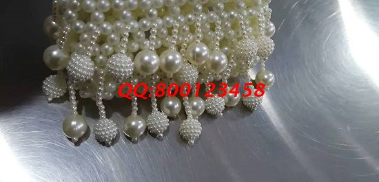 11月12日，多發(fā)材料，拿回家做的手工活，這個(gè)手工活外發(fā)加工企業(yè)一直這樣做，圖為勵(lì)志珠珠繡手工珠包成品實(shí)拍