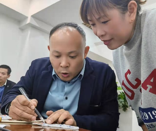 返鄉(xiāng)創(chuàng)業(yè)，開珠繡手工工作室是她的選擇--- --- 記手工之家優(yōu)秀代理加工補(bǔ)貼政策之優(yōu)秀代理焦女士