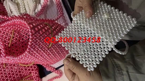 11月28日，可以寄到家做的手工活，在家做手工活掙錢就來手工之家，圖為成品倉庫驗收的勵志珠珠繡珠包產(chǎn)品實拍(圖2)