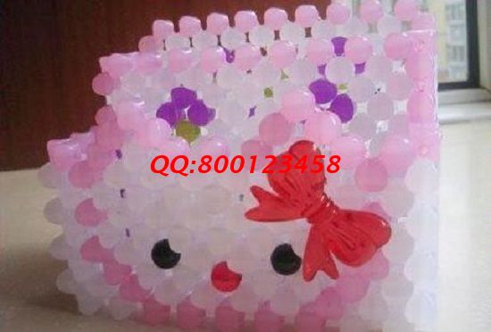 2月14日，在家做手工加工活，選擇了正規(guī)企業(yè)手工之家，還有人問這里的手工活一天能賺多少錢，圖為勵志珠珠繡串珠（實用）產(chǎn)品細節(jié)