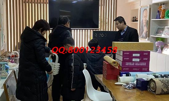 2月18日，家庭手工加工活回收，可以拿回家做的手工，來手工之家手工活接單平臺，圖為手工之家接待加工客戶現(xiàn)場考察合作剪影