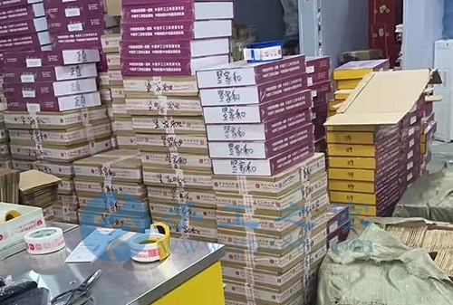 2月26日，在家做手工活靠譜，創(chuàng)意珠繡串珠手工活外發(fā)加工項目就來十多年的手工企業(yè)，圖為手工之家倉儲部日常工作剪影
