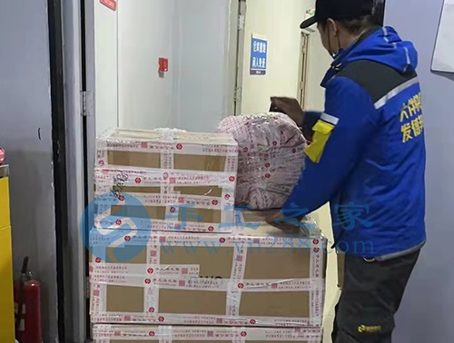 2月26日，在家做手工活靠譜，創(chuàng)意珠繡串珠手工活外發(fā)加工項目就來十多年的手工企業(yè)，圖為手工之家倉儲部日常工作剪影