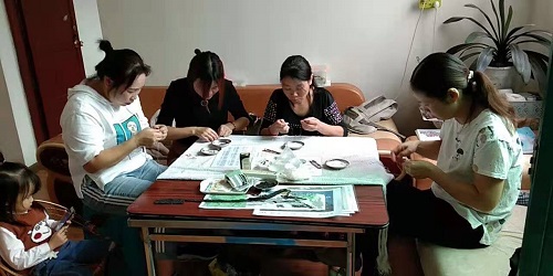 謝謝！你把愛(ài)和偉大都藏在每天的日子里 ------ 手工之家祝女士們節(jié)日快樂(lè)