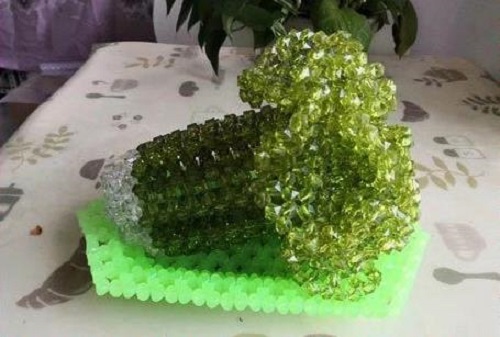3月12日，穩(wěn)定可靠的手工活加工項(xiàng)目，正規(guī)外發(fā)手工活，選擇十多年的手工企業(yè)手工之家，圖為勵(lì)志珠珠繡串珠成品實(shí)拍