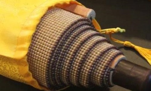 3月13日，在家做手工活，正規(guī)手工活外發(fā)加工企業(yè)的材料倉(cāng)庫(kù)，是這樣對(duì)外寄發(fā)材料的，圖為勵(lì)志珠珠繡成品細(xì)節(jié)實(shí)拍