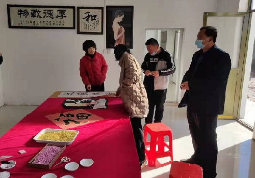 讓農(nóng)民農(nóng)閑時(shí)有份收入，他們這樣去做了 --- --- 記手工之家與邯鄲邱縣某村合作的手工培訓(xùn)室落地