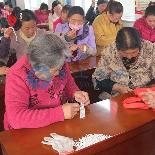 正規(guī)手工活外發(fā)加工，常年供料到家，為許多人解決居家就業(yè)、創(chuàng)業(yè)(圖1)