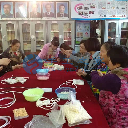 可靠的手工活串珠子，讓人做得放心、賺得舒心(圖1)