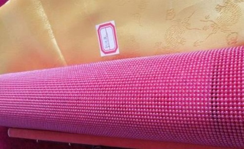3月19日，拿回家做的手工活，在家做手工活掙錢，手工之家的珠繡串珠材料包里都有什么？圖為勵志珠珠繡串珠成品手工剪影