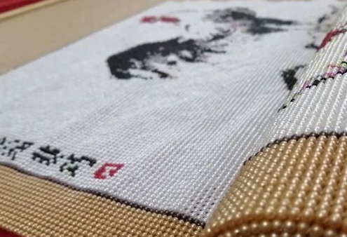 3月25日，可以寄到家做的手工活，在家做手工活掙錢，手工之家的誠(chéng)信不變，圖為勵(lì)志珠珠繡成品細(xì)節(jié)實(shí)拍