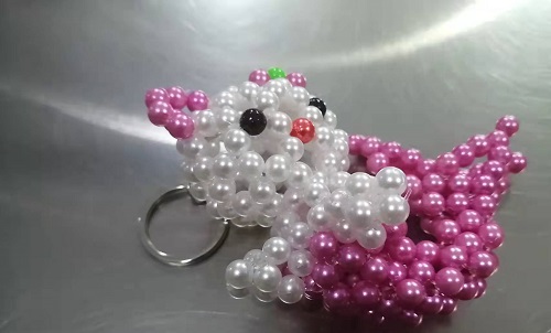 4月22日，想接正規(guī)廠(chǎng)家的手工活，大家在家找手工活做，手工之家珠繡串珠外發(fā)手工活為什么很適合在家做，圖為勵(lì)志珠珠繡串珠手工產(chǎn)品剪影(圖3)