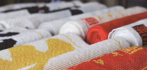 5月3日，手工活接單平臺，手工兼職招聘帶回家做，珠繡產(chǎn)品讓手工之家和加工人員更好共贏，圖為勵志珠珠繡手工產(chǎn)品剪影