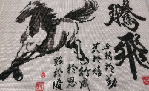 幸福都是奮斗出來的，爭朝夕，勤檢查，正規(guī)來料珠繡手工活越做越賺錢(圖1)