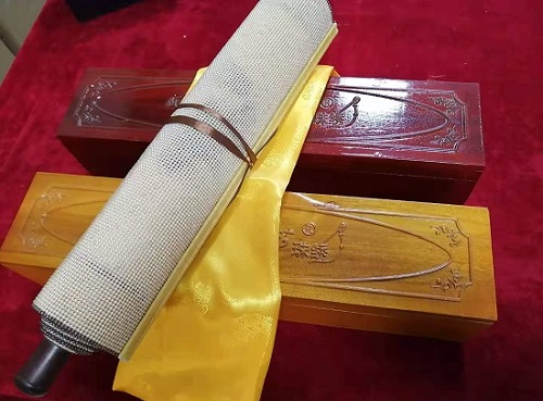 5月12日，農(nóng)村手工活加工項(xiàng)目代，帶回家做手工活，手工之家這樣做，大家自然很放心，圖為勵(lì)志珠珠繡手工產(chǎn)品多款外包裝剪影