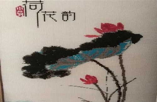 5月13日，代加工手工活，在家做手工兼職，手工之家給每個(gè)加工人員提供成品樣品，圖為勵(lì)志珠珠繡手工產(chǎn)品細(xì)節(jié)剪影 