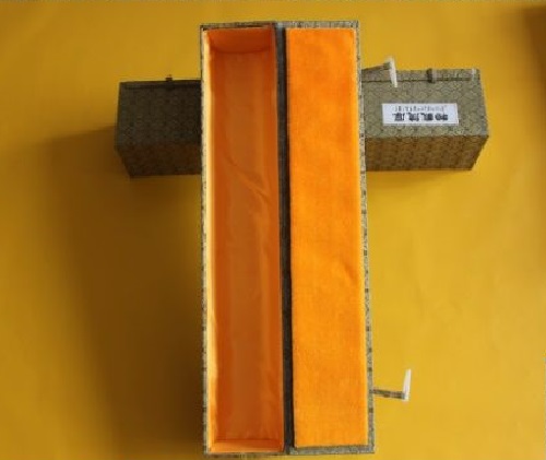 6月11日，手工活外發(fā)加工，正規(guī)手工活大批量外發(fā)加工，手工之家對珠繡手工的專業(yè)和全面，圖為勵志珠珠繡手工產(chǎn)品外包裝剪影