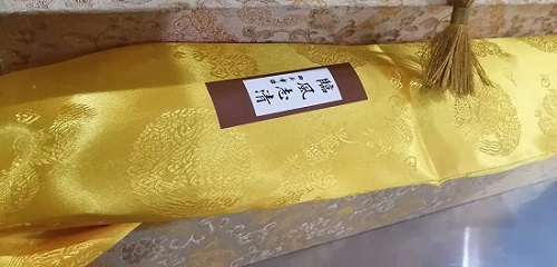 6月12日，拿回家做的手工活大批，可靠的手工活外發(fā)，不管什么合作方式，在手工之家都沒(méi)有后顧之憂，圖為勵(lì)志珠珠繡手工成品外包裝剪影