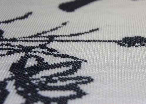 6月24日，農(nóng)村手工活外發(fā)加工，簡單好做的串珠手工活兼職，對于這個(gè)人群來說，手工之家的手工活可以個(gè)人做，也適合組織人一起做，圖為勵志珠珠繡手工產(chǎn)品細(xì)節(jié)剪影