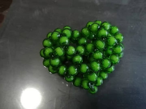 7月20日，在家做的手工活正規(guī)平臺，手工活外發(fā)加工正規(guī)的廠家，每一次成品銷售手工之家都是全力的，圖為勵志珠珠繡串珠手工產(chǎn)品剪影 