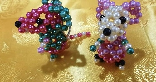 7月29日，正規(guī)純手工活外發(fā)，手工活外發(fā)加工，合作共贏成就手工之家與加工人員的良好關(guān)系，圖為勵志珠珠繡串珠手工產(chǎn)品剪影