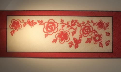 8月5日，想接正規(guī)廠(chǎng)家的手工活，想在家做手工活掙錢(qián)，手工之家為大家提供搭建舞臺(tái)、提供支持、創(chuàng)造條件，圖為勵(lì)志珠珠繡串珠手工產(chǎn)品剪影