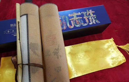 8月15日，帶回家做的手工活，可靠的手工活外發(fā)，做手工之家的手工活，時(shí)間自由、態(tài)度不能自由，圖為勵(lì)志珠珠繡串珠手工產(chǎn)品剪影