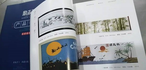 8月17日，純手工活外發(fā)加工，在家做手工活，善于總結(jié)、善于學(xué)習(xí)、善于創(chuàng)新，手工之家與加工人員攜手前行，圖為勵(lì)志珠珠繡手工產(chǎn)品手冊(cè)剪影