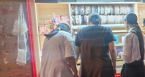 不做限制，包括加工人員在內(nèi)，大家都可以這樣掙錢--- --- 記手工之家成品銷售新平臺(tái)