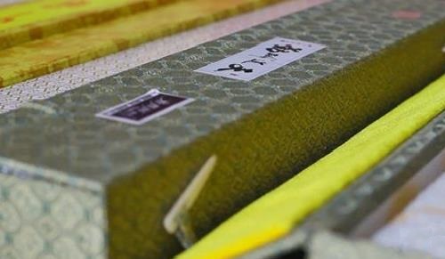 8月31日，在家做手工活賺錢，手工活正規(guī)可靠，手工之家的銷售體系是不斷開發(fā)拓展的，圖為勵志珠珠繡串珠手工產(chǎn)品外包裝剪影