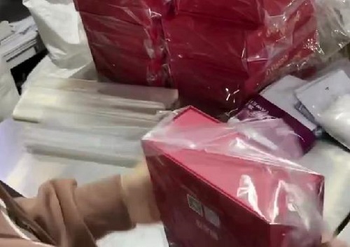 9月27日，純手工活外發(fā)加工項(xiàng)目，手工加工回收項(xiàng)目，讓產(chǎn)品合格，手工之家注重前期培訓(xùn)、驗(yàn)收標(biāo)準(zhǔn)明確，圖為勵(lì)志珠珠繡串珠手工材料發(fā)貨剪影