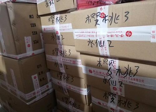 9月30日，想接正規(guī)廠家的手工活，手工活外發(fā)加工項(xiàng)目，很多人選擇手工之家手工創(chuàng)業(yè)成功，圖為勵(lì)志珠珠繡串珠手工材料倉(cāng)庫(kù)備貨剪影