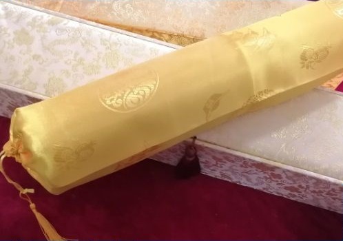 10月2日，在家做手工活掙錢，寄到家做的手工活，手工之家堅持對珠繡非遺傳統(tǒng)手工的傳承和創(chuàng)新，圖為勵志珠珠繡串珠手工產(chǎn)品及外包裝剪影
