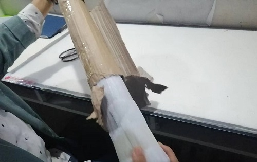 10月7日，寄到家做的手工活，正規(guī)手工活外發(fā)加工項(xiàng)目，在手工之家，質(zhì)量和收入是成正比的，圖為勵(lì)志珠珠繡手工成品倉庫驗(yàn)貨拆除包裝剪影