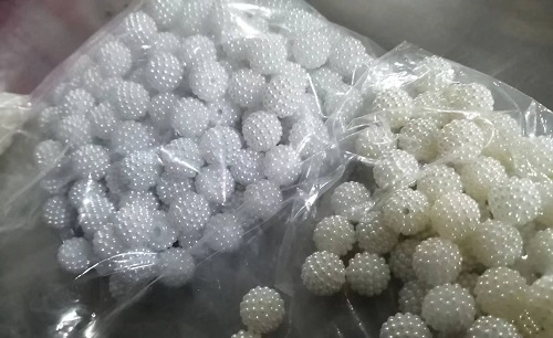 10月8日，純手工活外發(fā)加工項(xiàng)目，在家做手工活掙錢(qián)，通過(guò)珠繡串珠手工，手工之家讓很多人居家就業(yè)創(chuàng)業(yè)，圖為勵(lì)志珠珠繡串珠手工材料剪影