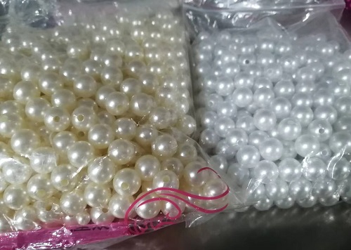 10月8日，純手工活外發(fā)加工項(xiàng)目，在家做手工活掙錢(qián)，通過(guò)珠繡串珠手工，手工之家讓很多人居家就業(yè)創(chuàng)業(yè)，圖為勵(lì)志珠珠繡串珠手工材料剪影